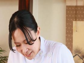 ぽっちゃり巨乳のおばちゃん按摩師　山本かをり～癒やしの豊満ボディに包まれながら思いっきり中●ししたい サンプル動画サムネイル